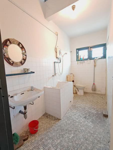 Rumah Teres 2 Tingkat untuk Dijual di Taman Song Choon (Ipoh) - YY Cheah - Bathroom - PropertyGuru.com.my
