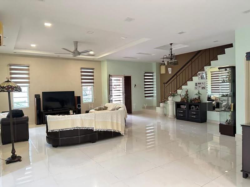 Rumah Berkembar untuk Dijual di Taman Bukit Serdang (Seri Kembangan) - Christy Chan - Living Room - PropertyGuru.com.my