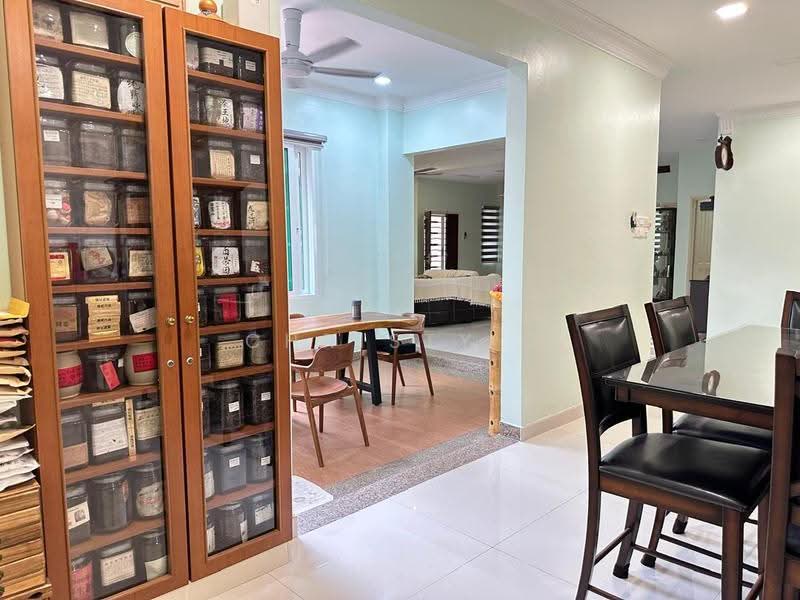 Rumah Berkembar untuk Dijual di Taman Bukit Serdang (Seri Kembangan) - Christy Chan - Dining Room - PropertyGuru.com.my