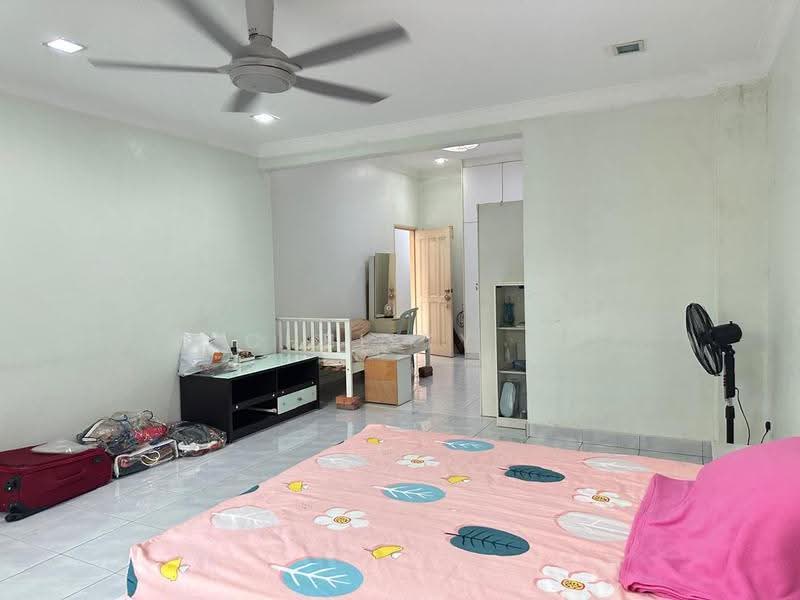 Rumah Berkembar untuk Dijual di Taman Bukit Serdang (Seri Kembangan) - Christy Chan - Bedroom - PropertyGuru.com.my