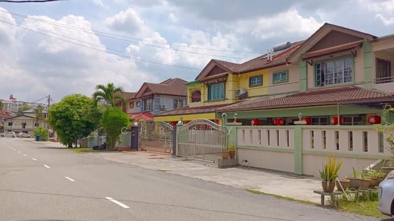 Rumah Berkembar untuk Dijual di Taman Bukit Serdang (Seri Kembangan) - Christy Chan - Exterior - PropertyGuru.com.my