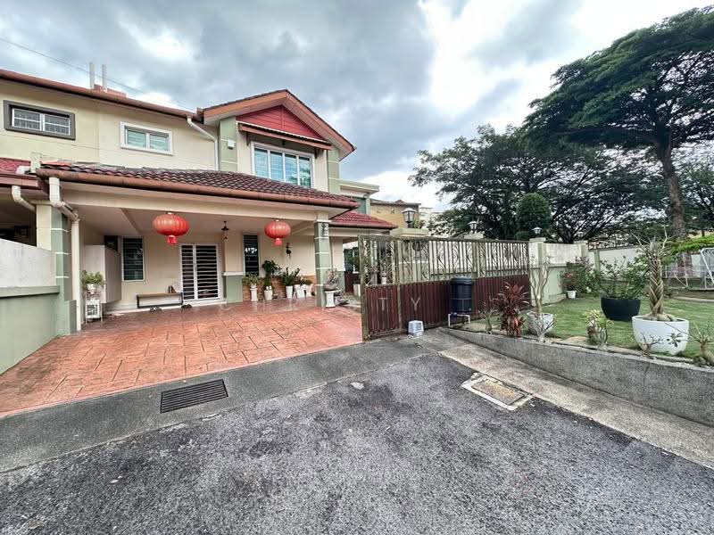 Rumah Berkembar untuk Dijual di Taman Bukit Serdang (Seri Kembangan) - Christy Chan - Exterior - PropertyGuru.com.my