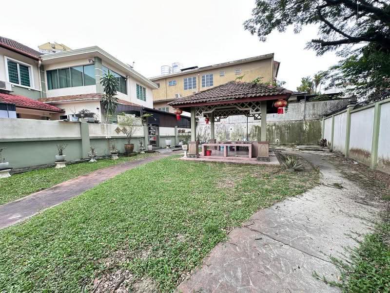 Rumah Berkembar untuk Dijual di Taman Bukit Serdang (Seri Kembangan) - Christy Chan - Exterior - PropertyGuru.com.my