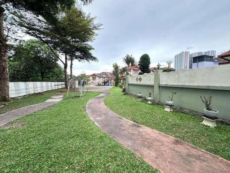 Rumah Berkembar untuk Dijual di Taman Bukit Serdang (Seri Kembangan) - Christy Chan - Exterior - PropertyGuru.com.my