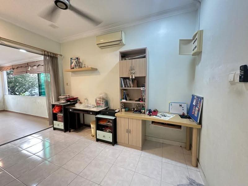 Rumah Berkembar untuk Dijual di Taman Bukit Serdang (Seri Kembangan) - Christy Chan - Study - PropertyGuru.com.my