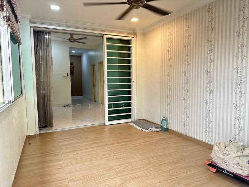 Rumah Berkembar untuk Dijual di Taman Bukit Serdang (Seri Kembangan) - Christy Chan - Living Room - PropertyGuru.com.my