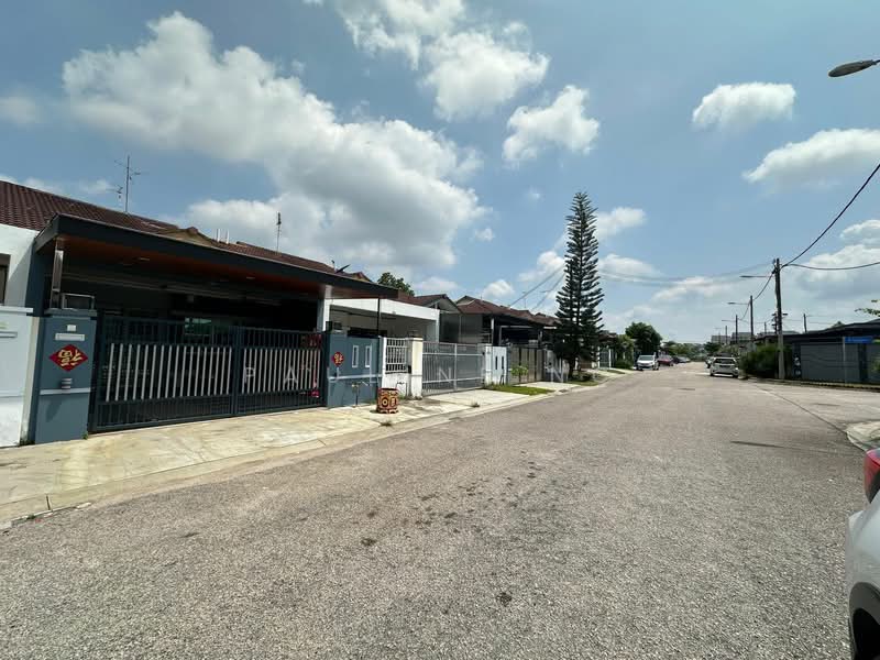 Rumah Teres 1 Tingkat untuk Dijual di Bandar Putra (Kulai) - Pauline Ng - Exterior - PropertyGuru.com.my