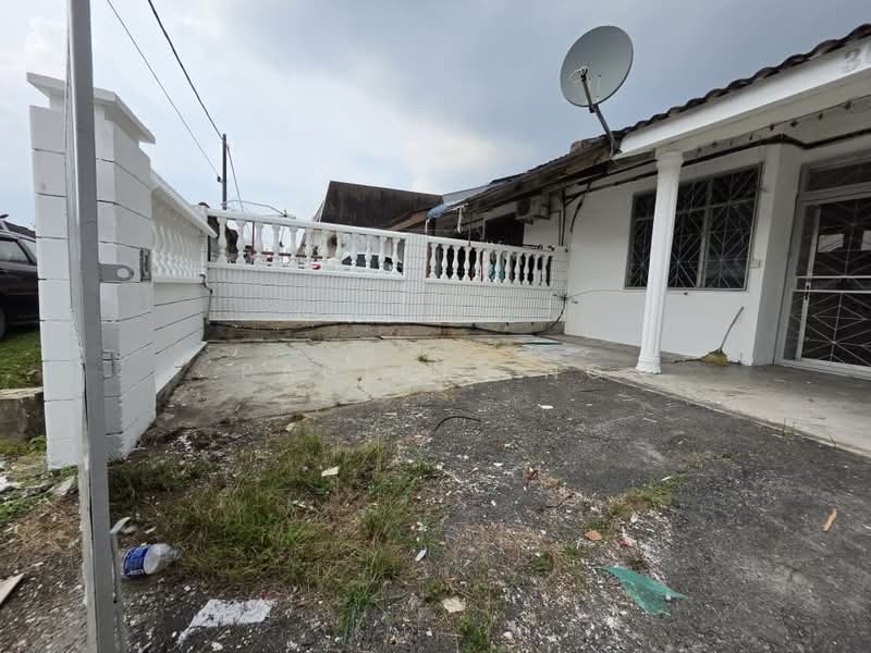 1-storey Terraced House for Rent in Taman Johor Jaya (Johor Bahru) - Pauline Ng - Exterior - PropertyGuru.com.my