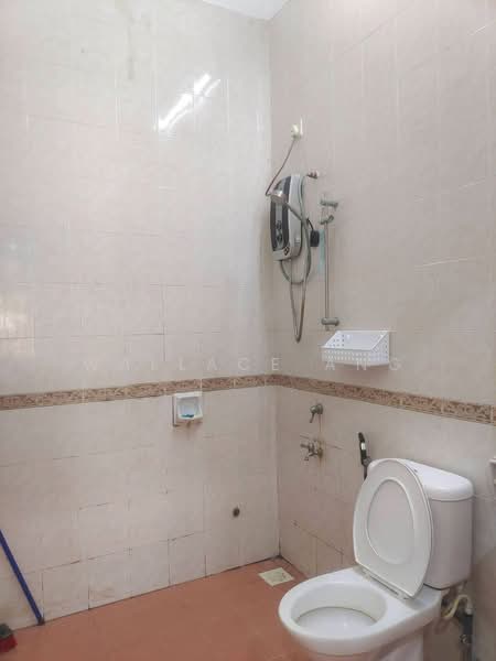 1.5-storey Terraced House for Sale in Taman Seri Austin (Tebrau) - Wallace Ang - Bathroom - PropertyGuru.com.my