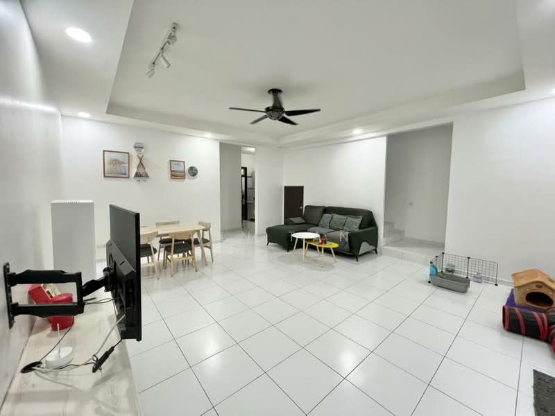 Rumah Teres 2 Tingkat untuk Dijual di Setia Tropika (Johor Bahru) - Win Tan - Living Room - PropertyGuru.com.my