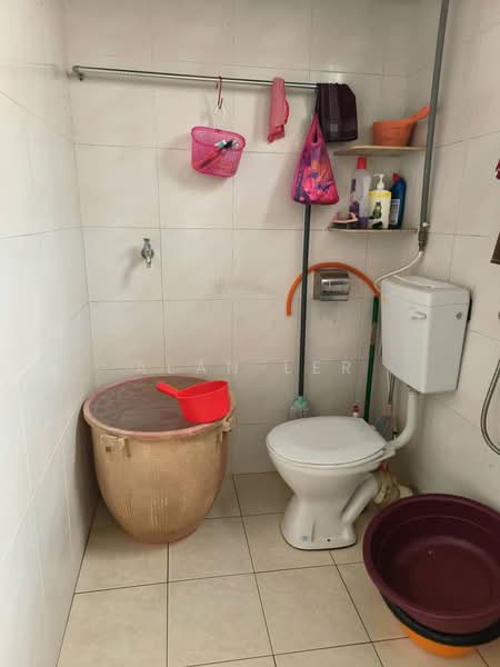 Rumah Flat untuk Dijual di Taman Daya - Jalan Bertam 1, 10 and 16 - Alan Ler - Bathroom - PropertyGuru.com.my