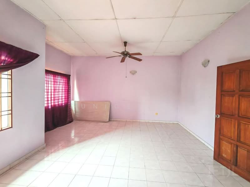 Semi-Detached House for Sale in Taman Saga (Klang) - Eunice Lim - Living Room - PropertyGuru.com.my