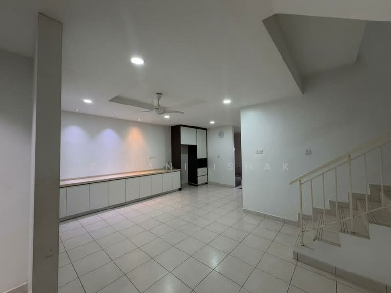 2-storey Terraced House for Sale in Puncak Alam (Selangor) - Zamani Ishak - Living Room - PropertyGuru.com.my