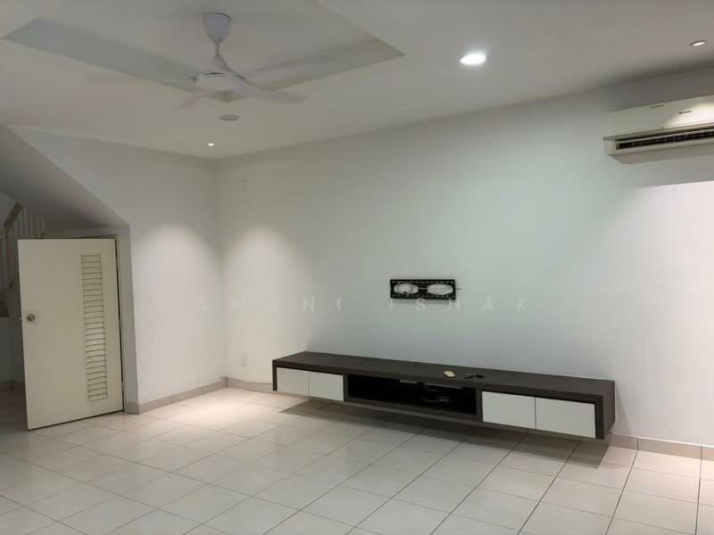 2-storey Terraced House for Sale in Puncak Alam (Selangor) - Zamani Ishak - Living Room - PropertyGuru.com.my