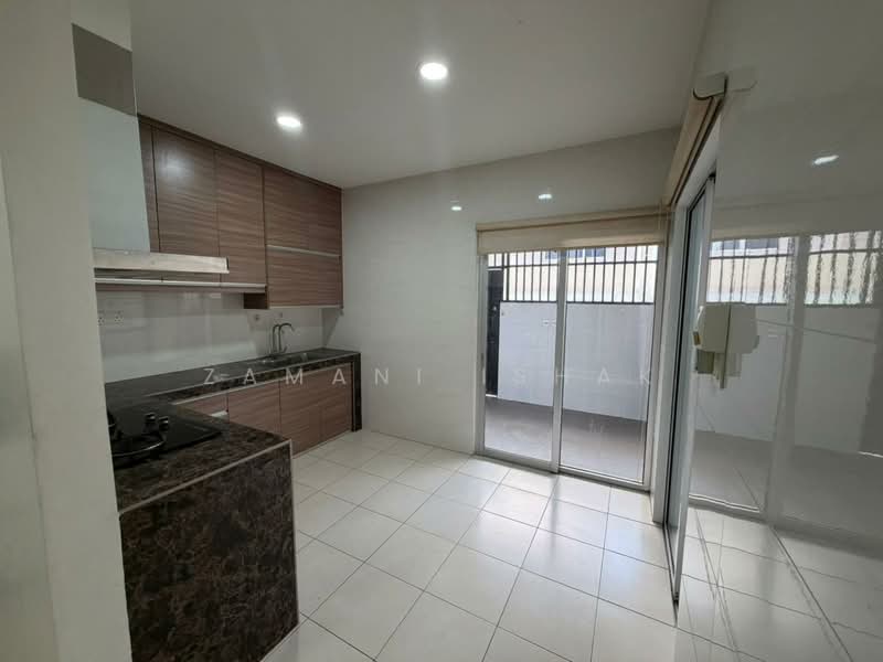2-storey Terraced House for Sale in Puncak Alam (Selangor) - Zamani Ishak - Kitchen - PropertyGuru.com.my