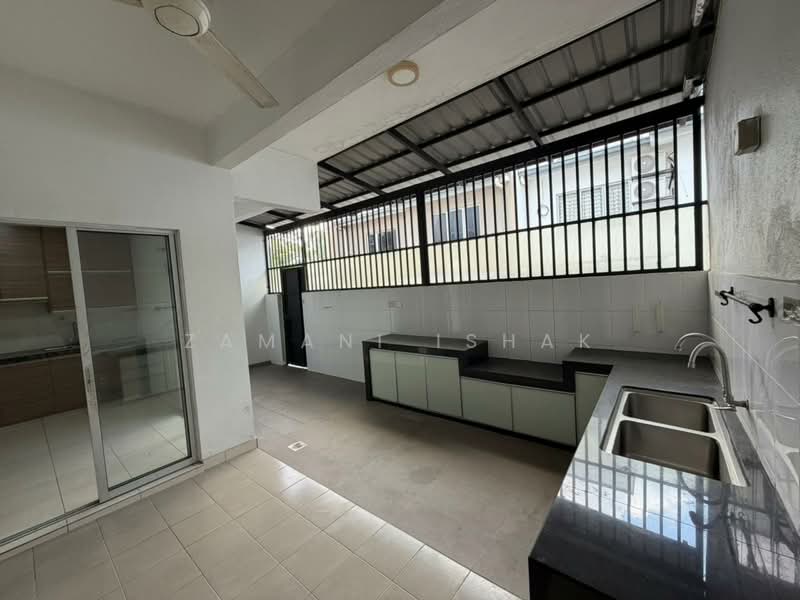 2-storey Terraced House for Sale in Puncak Alam (Selangor) - Zamani Ishak - Kitchen - PropertyGuru.com.my
