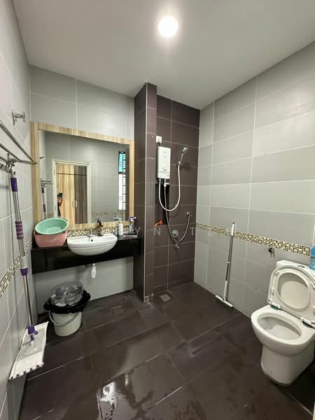 Rumah Kluster untuk Dijual di Bandar Putra (Kulai) - Caryn Ter - Bathroom - PropertyGuru.com.my