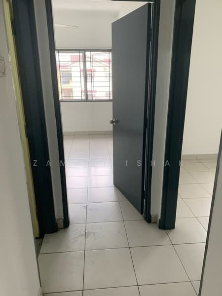 Pangsapuri untuk Dijual di Pangsapuri Akasia (Bandar Botanic) - Zamani Ishak - Interior - PropertyGuru.com.my