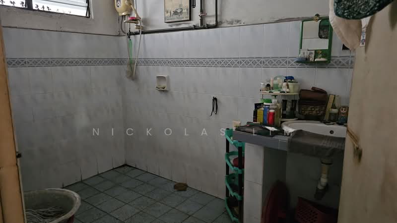 2-storey Terraced House for Sale in Taman Besi (Jelutong) - Nickolas Lim - Bathroom - PropertyGuru.com.my