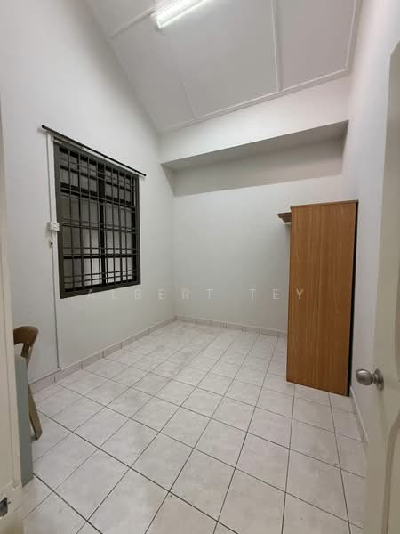 Rumah Teres 1 Tingkat untuk Disewa di Ulu Tiram (Johor) - Albert Tey - bedroom 3 - PropertyGuru.com.my