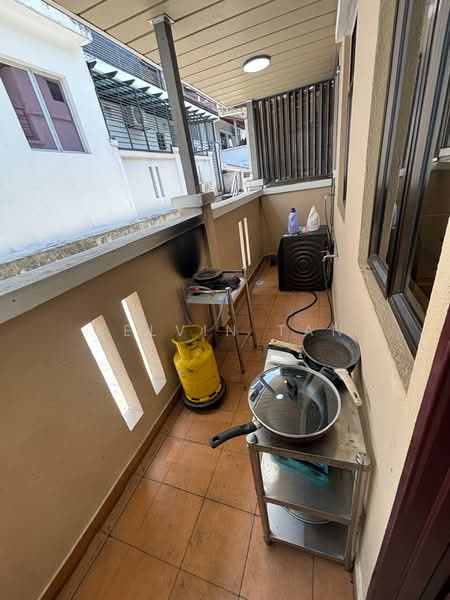 Rumah Teres 3 Tingkat untuk Disewa di Puchong (Selangor) - Kelvin Tan - Balcony - PropertyGuru.com.my