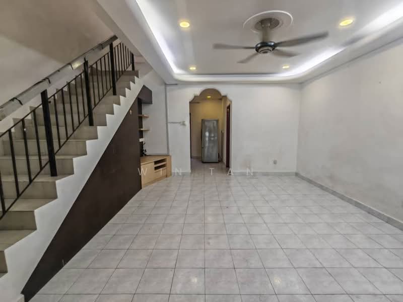 Rumah Teres 2 Tingkat untuk Dijual di Taman Setia Indah (Tebrau) - Win Tan - Living Room - PropertyGuru.com.my