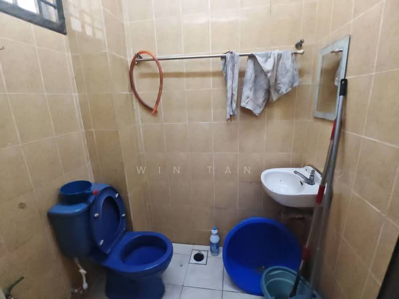 Rumah Teres 2 Tingkat untuk Dijual di Taman Setia Indah (Tebrau) - Win Tan - Bathroom - PropertyGuru.com.my