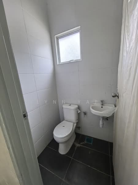 Semi-Detached House for Sale in Kapar (Selangor) - Lynn Yap - Bathroom - PropertyGuru.com.my