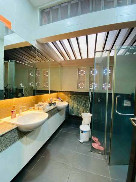 Rumah Berkembar untuk Dijual di Taman Sutera Utama (Skudai) - Caryn Ter - Bathroom - PropertyGuru.com.my