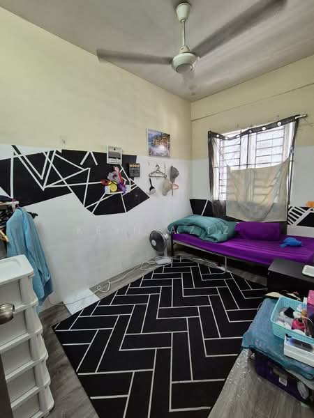 Flat for Sale at Rimba 2 - Keyn Aziz - Bedroom - PropertyGuru.com.my