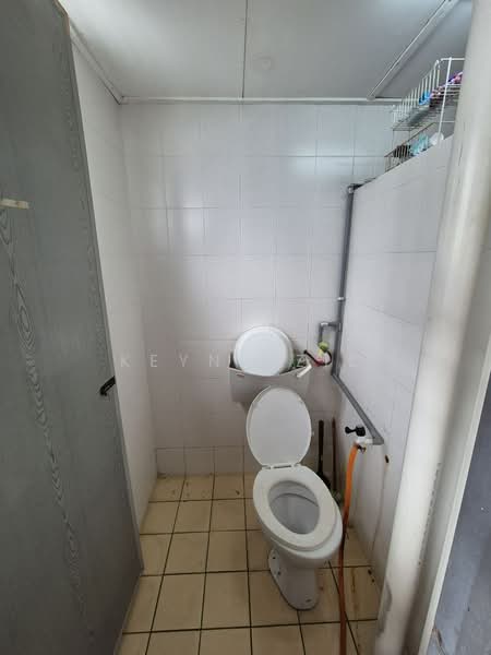 Flat for Sale at Rimba 2 - Keyn Aziz - Bathroom - PropertyGuru.com.my