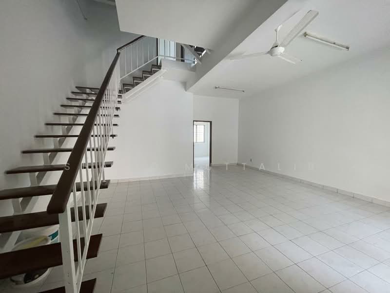 Rumah Teres 2.5 Tingkat untuk Disewa di Balakong (Selangor) - Shafiq Muttalib - Living Room - PropertyGuru.com.my