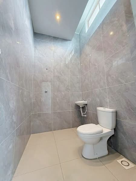 Rumah Teres 2 Tingkat untuk Dijual di Taman Desa Jaya (Johor Bahru) - Daniel Yong - Bathroom - PropertyGuru.com.my