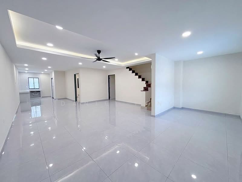 2-storey Terraced House for Sale in Taman Skudai Baru (Skudai) - Daniel Yong - Living Room - PropertyGuru.com.my