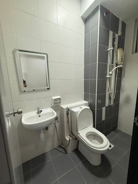 Service Residence for Sale at D'Ambience Residences (Pangsapuri Ikatan Flora) - Daniel Yong - Bathroom - PropertyGuru.com.my