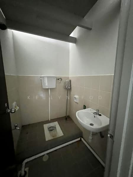 Kedai / Pejabat untuk Disewa di Taman Bertam Putra (Tanjong Minyak) - Kellyn Foo - Bathroom - PropertyGuru.com.my