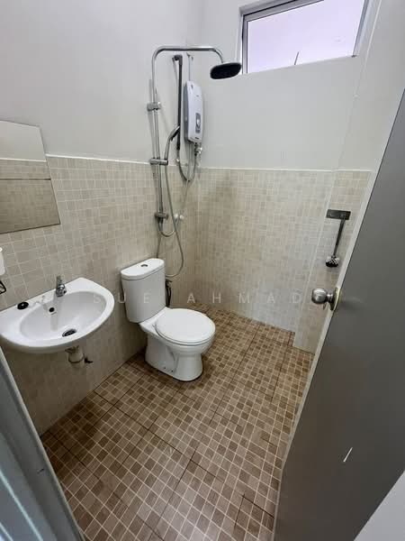 Rumah Bandar untuk Dijual di Nilai (Negeri Sembilan) - Sue Ahmad - Bathroom - PropertyGuru.com.my