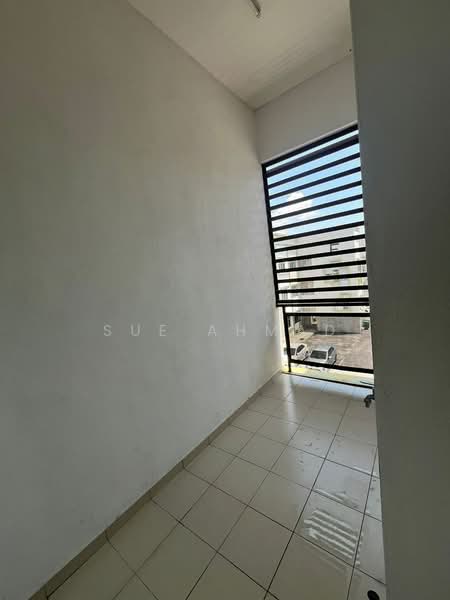 Rumah Bandar untuk Dijual di Nilai (Negeri Sembilan) - Sue Ahmad - Balcony - PropertyGuru.com.my