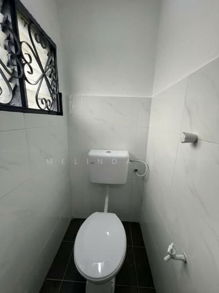Rumah Teres 1 Tingkat untuk Dijual di Senai (Johor) - Melinda Ee - Bathroom - PropertyGuru.com.my