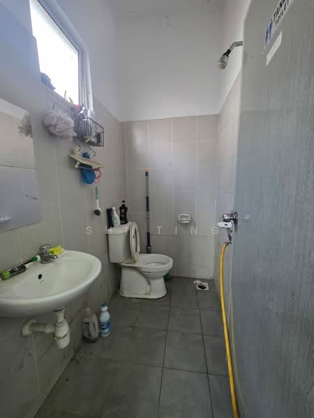 2-storey Terraced House for Sale in Taman Scientex Utama (Senai) - Shi Ting - Bathroom - PropertyGuru.com.my