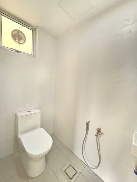 Flat for Sale at Rumah Pangsa Akasia - Maggie Lee - Bathroom - PropertyGuru.com.my