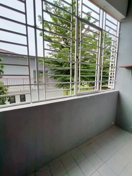 Pangsapuri untuk Disewa di Taman Tropika 2 (Kajang) - May Tai - Balcony - PropertyGuru.com.my