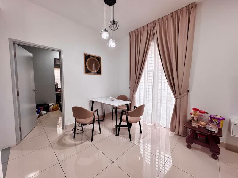 2-storey Terraced House for Sale in Taman Indahpura (Kulai) - Shi Ting - Dining Room - PropertyGuru.com.my