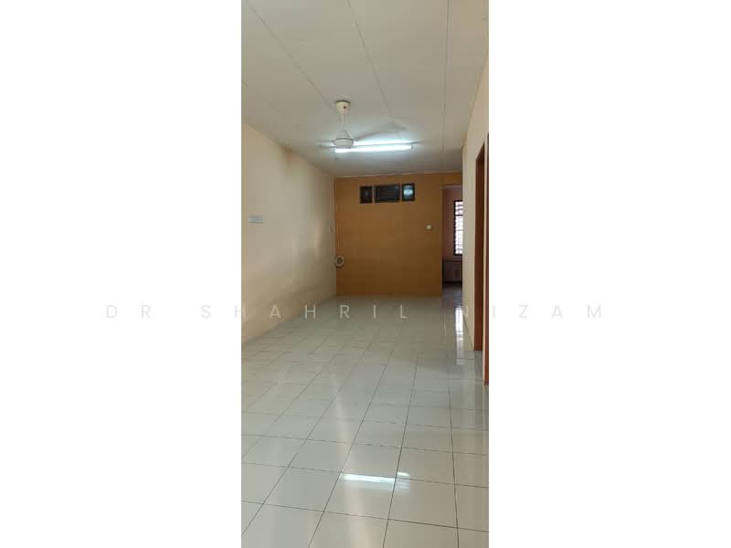 1-storey Terraced House for Sale in Bandar Seri Astana (Sungai Petani) - Dr Shahril Nizam - Living Room - PropertyGuru.com.my