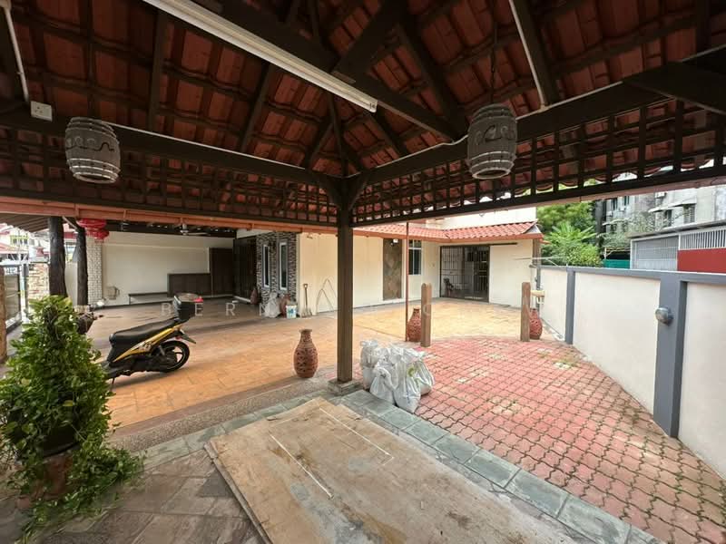 1.5-storey Terraced House for Sale in Batu Maung (Penang) - Bernard Chew - Exterior - PropertyGuru.com.my