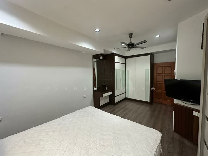 1.5-storey Terraced House for Sale in Batu Maung (Penang) - Bernard Chew - Bedroom - PropertyGuru.com.my