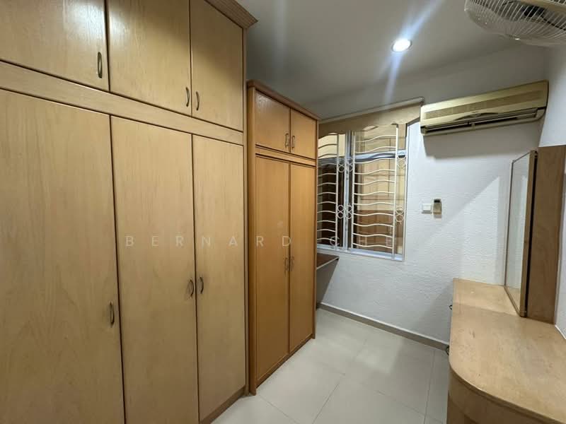 1.5-storey Terraced House for Sale in Batu Maung (Penang) - Bernard Chew - Bedroom - PropertyGuru.com.my