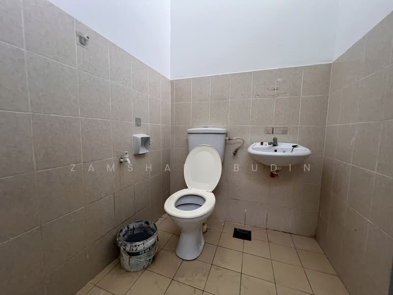 1-storey Terraced House for Sale in Taman Pelangi Semenyih (Semenyih) - Zamshary Budin - Bathroom - PropertyGuru.com.my