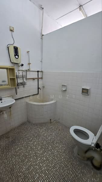 2-storey Terraced House for Sale in Ipoh Garden (Ipoh) - Lee Muzi - Bathroom - PropertyGuru.com.my