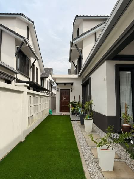 Semi-Detached House for Sale in Shah Alam (Selangor) - Zul Hasif - Exterior - PropertyGuru.com.my